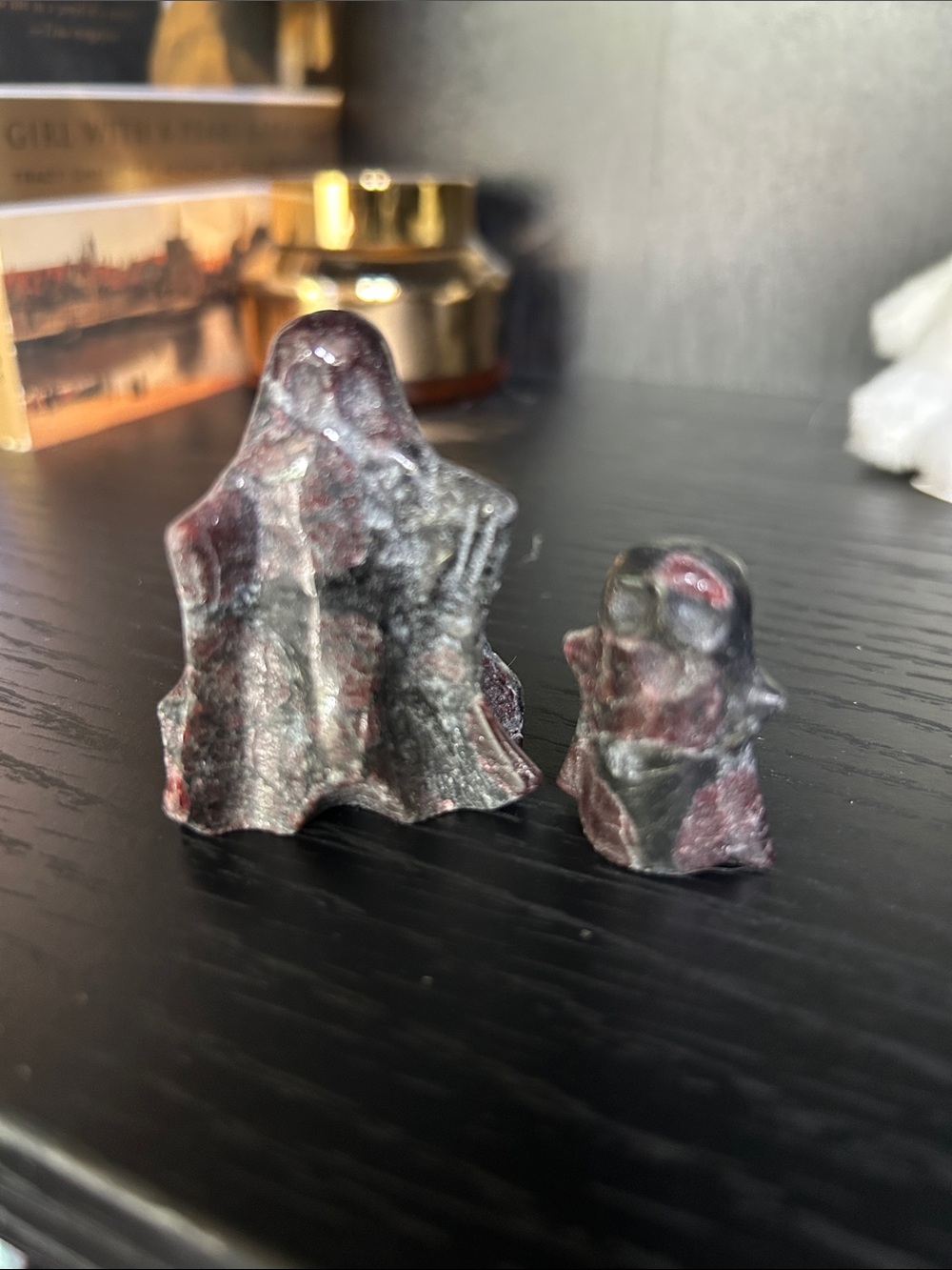 HALLOWEEN Garnet in arfvedsinite-Carved Ghost Figurines -
